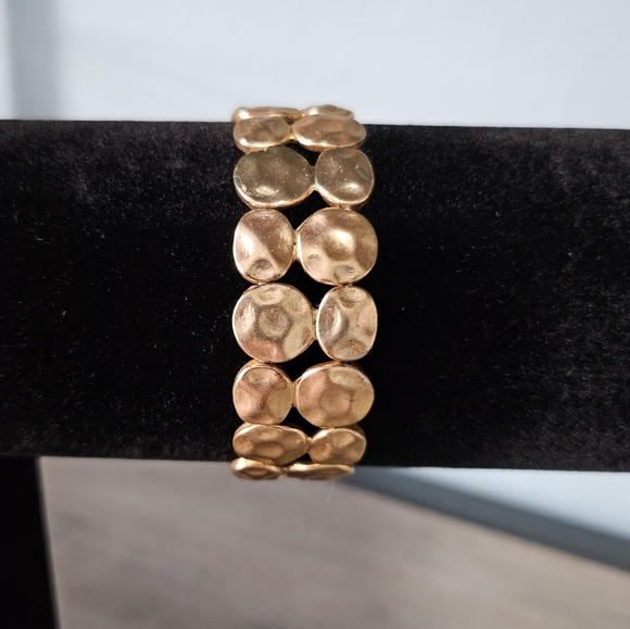 Hammered Gold Stretchy Braclet - Picture 4 of 4